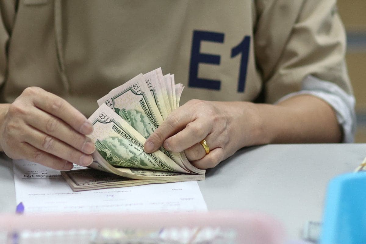 Dólar tem mais longa sequência de altas do ano e atinge maior cotação desde final de março