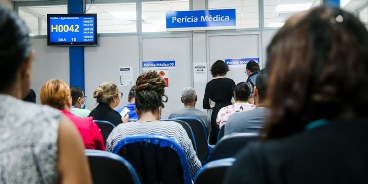 Em quatro meses no cargo, presidente do INSS reduziu fila de pedidos ao nível mais baixo desde janeiro de 2023