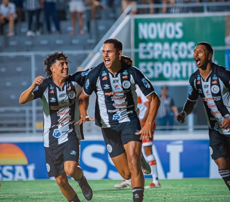 Vitória negocia contratação de Alex Bruno, um dos artilheiros do Brasil em 2026