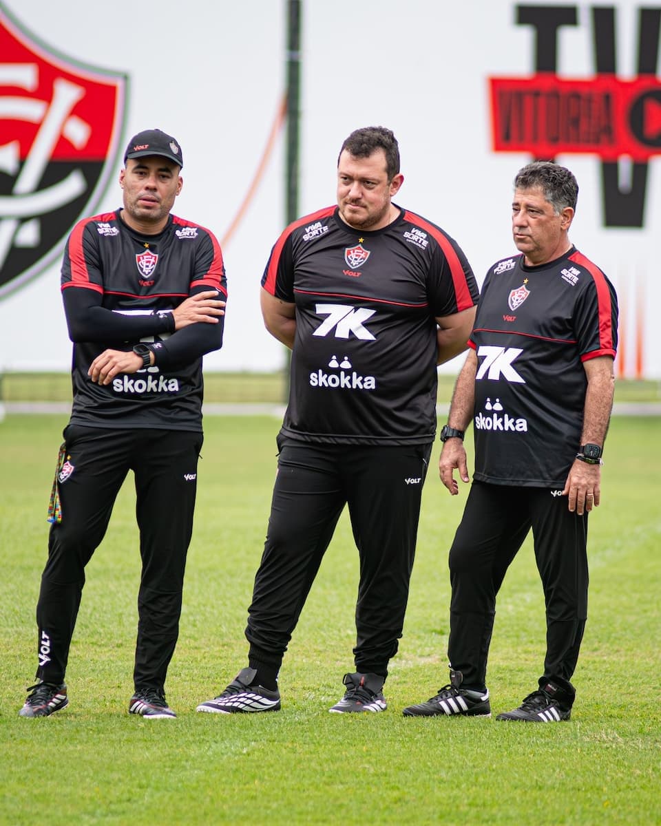 Acertado com Alex Bruno, Vitória avança para resolver transfer ban; saiba mais