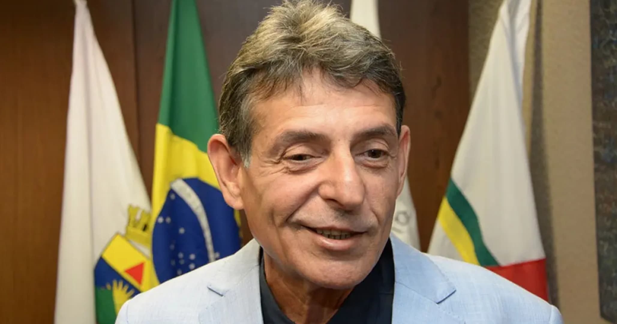 CNJ mantém afastamento de juiz flagrado bebendo vinho em sessão virtual