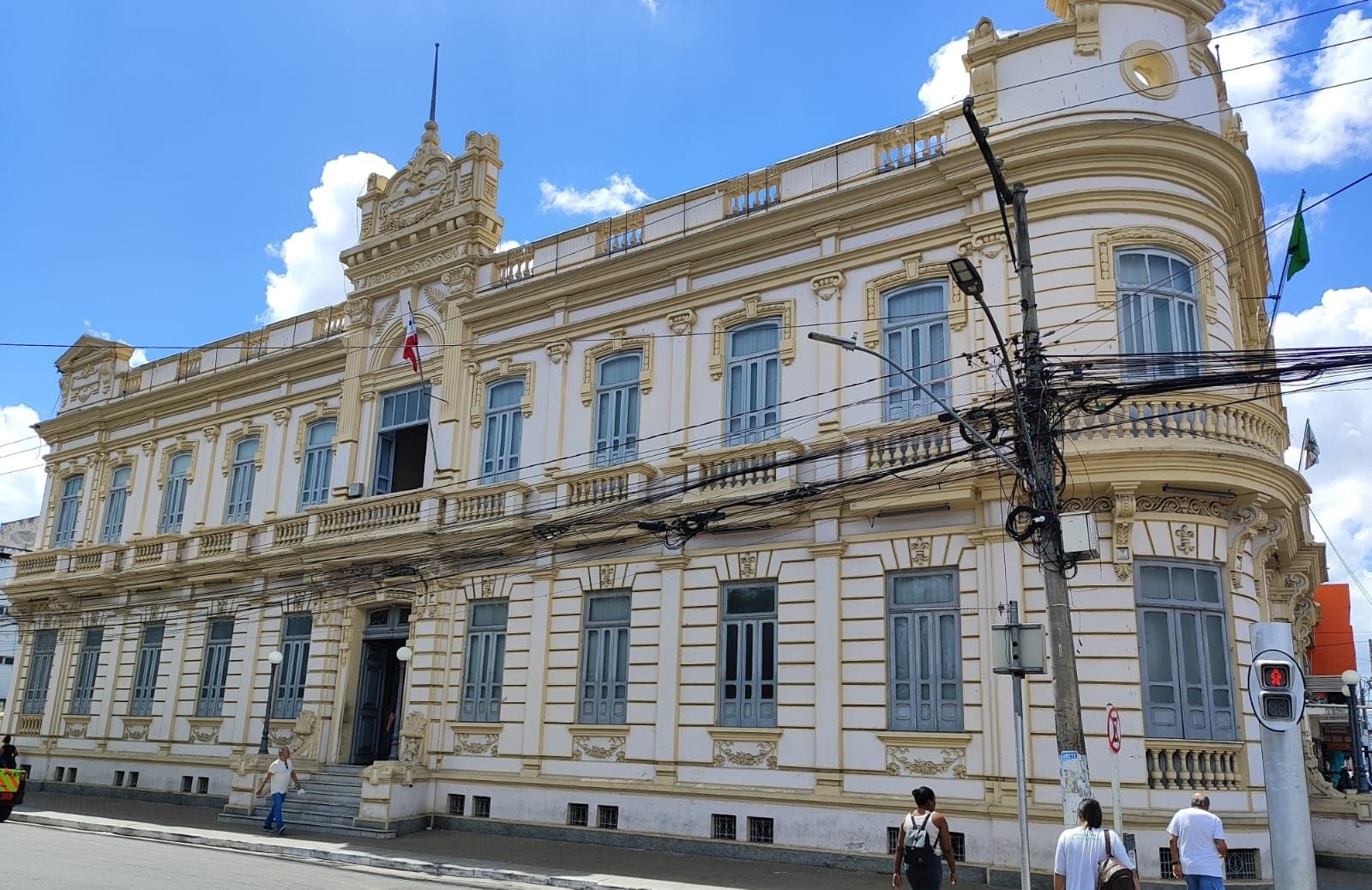 Prefeitura cria comissão para apurar denúncia de suposta cobrança de propina por servidores de Feira de Santana