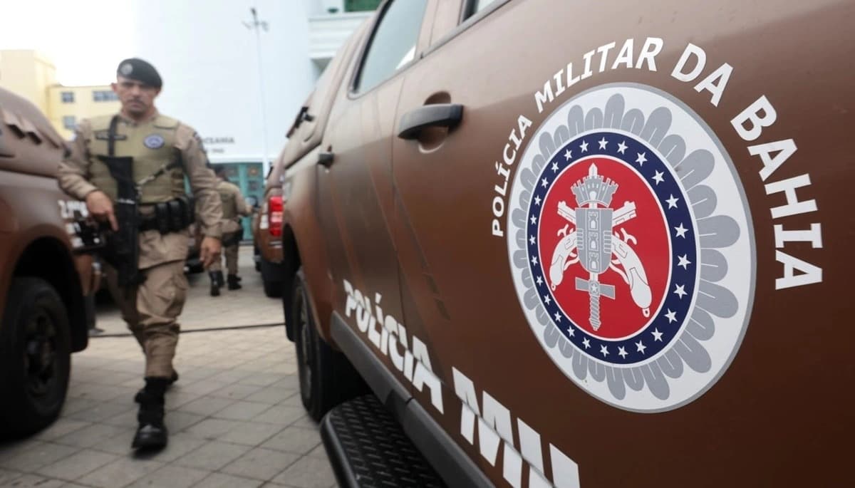 PM recupera celular e prende dupla após roubo na orla de Jaguaribe