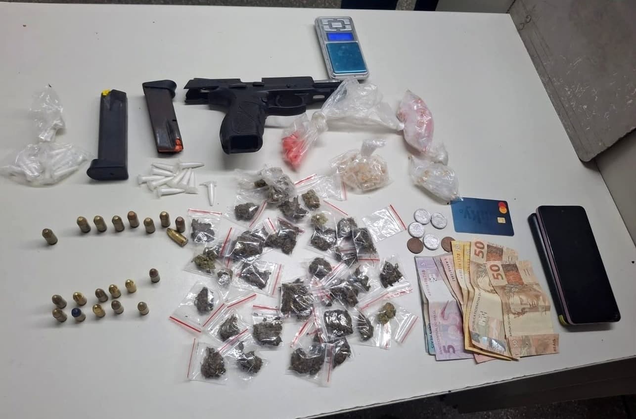 Polícia Militar prende suspeito com arma e drogas na Federação, em Salvador
