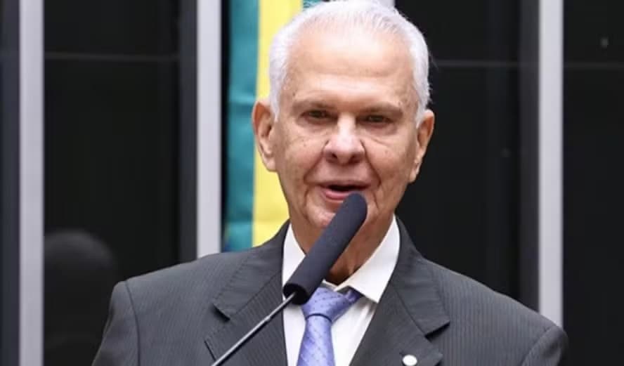 TRE-BA cancela filiação de José Carlos Araújo ao DC e determina retorno do deputado ao PDT