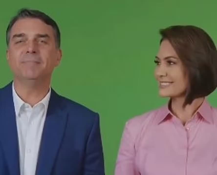 Campanha de Flávio Bolsonaro negocia ampliar viagens de Michelle a palanques fora de Brasília