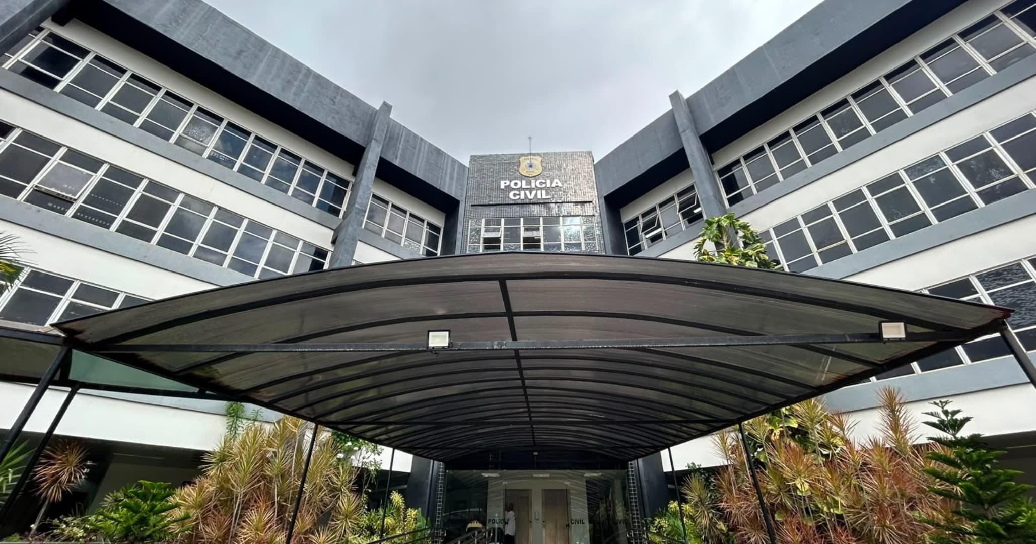 Homem é preso por feminicídio na Baixa de Quintas; investigação suspeita de “ciúmes”