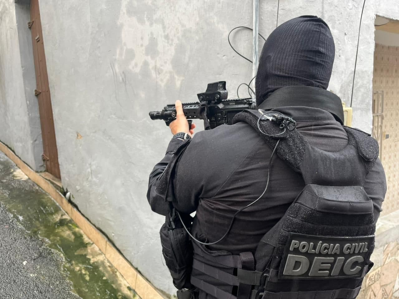 Polícia prende em Ondina suspeitos de integrar facção criminosa responsáveis por assalto de ônibus no Lobato