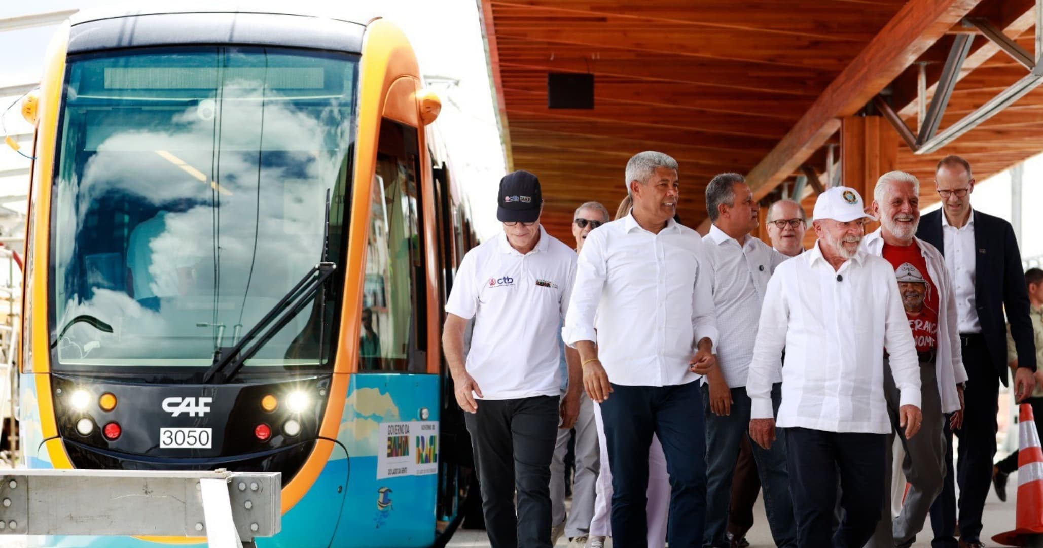 Jerônimo Rodrigues propõe ampliar VLT de Salvador até Camaçari em plano de governo
