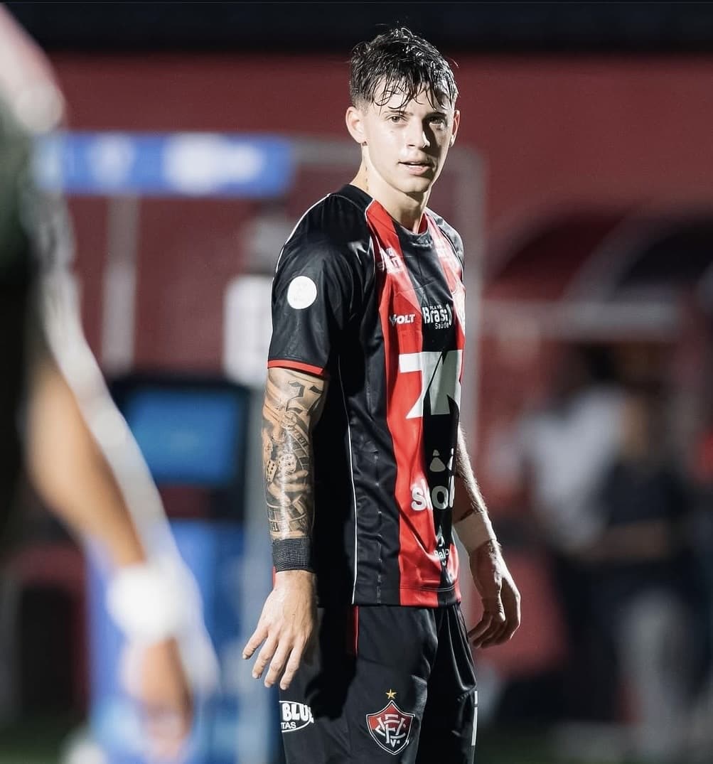 Suspenso, Tarzia desfalca o Vitória contra o Vasco nas quartas da Copa do Brasil