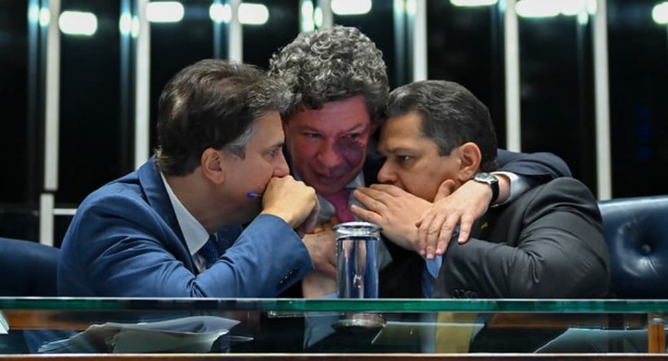 Governo projeta aprovar PEC da jornada 6x1 na CCJ, mas Alcolumbre mantém mistério sobre votação no plenário