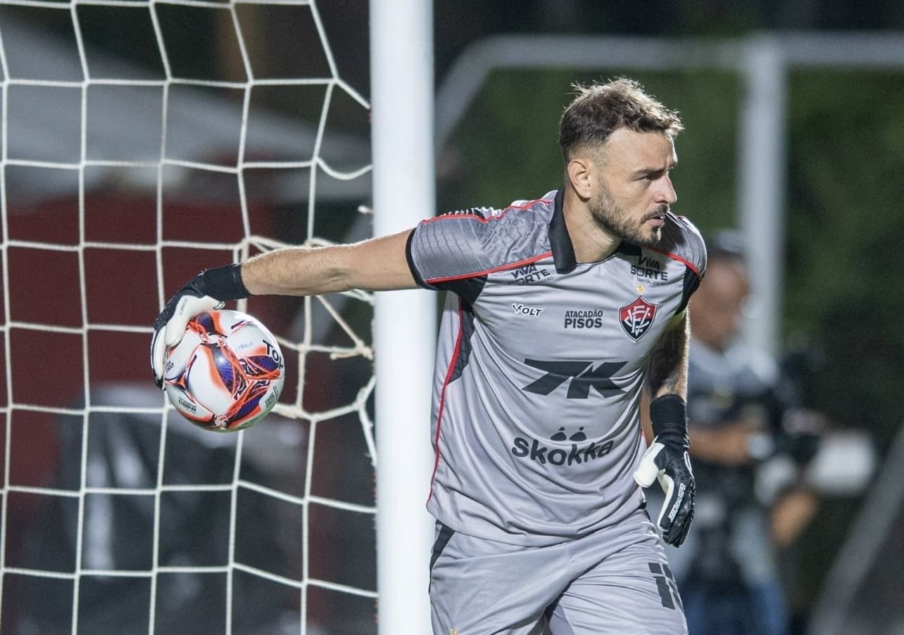 Vitória anuncia rescisão de contrato com o goleiro Gabriel Vasconcelos