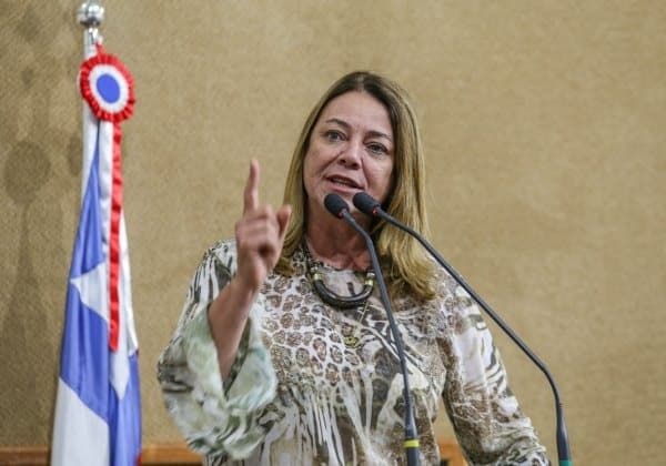 Mais de 50 candidatos adotam 'Dr.' ou 'Dra.' no nome de urna na Bahia; apenas 19 declararam ser médicos