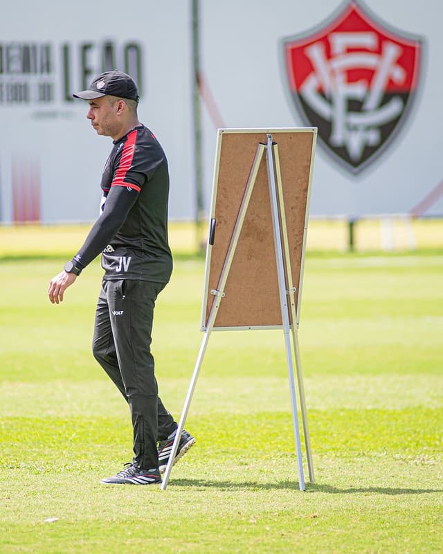 Vasco x Vitória: Veja prováveis escalações e onde assistir o duelo pela Copa do Brasil 