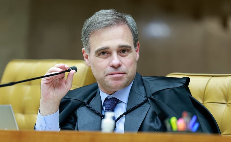 "Salário de ministro não garante vida sem preocupações", afirma André Mendonça