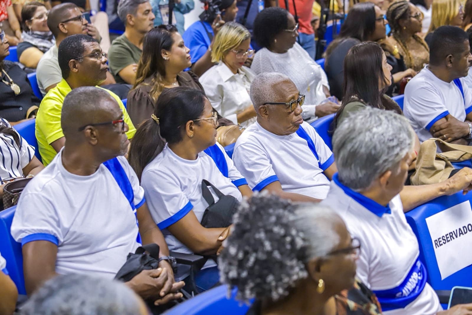 Prefeitura de Salvador cria Bolsa Presença para 10 mil alunos da EJA 