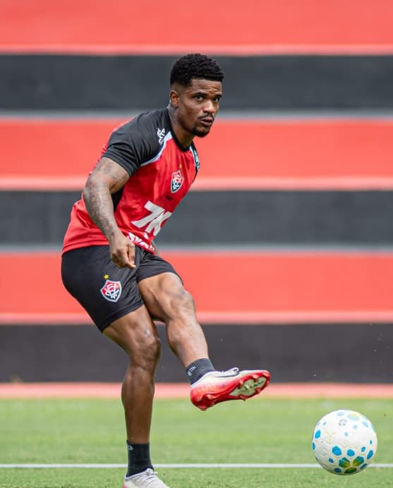 Vitória relaciona 27 jogadores para viagens contra Vasco e Atlético-MG; veja lista 