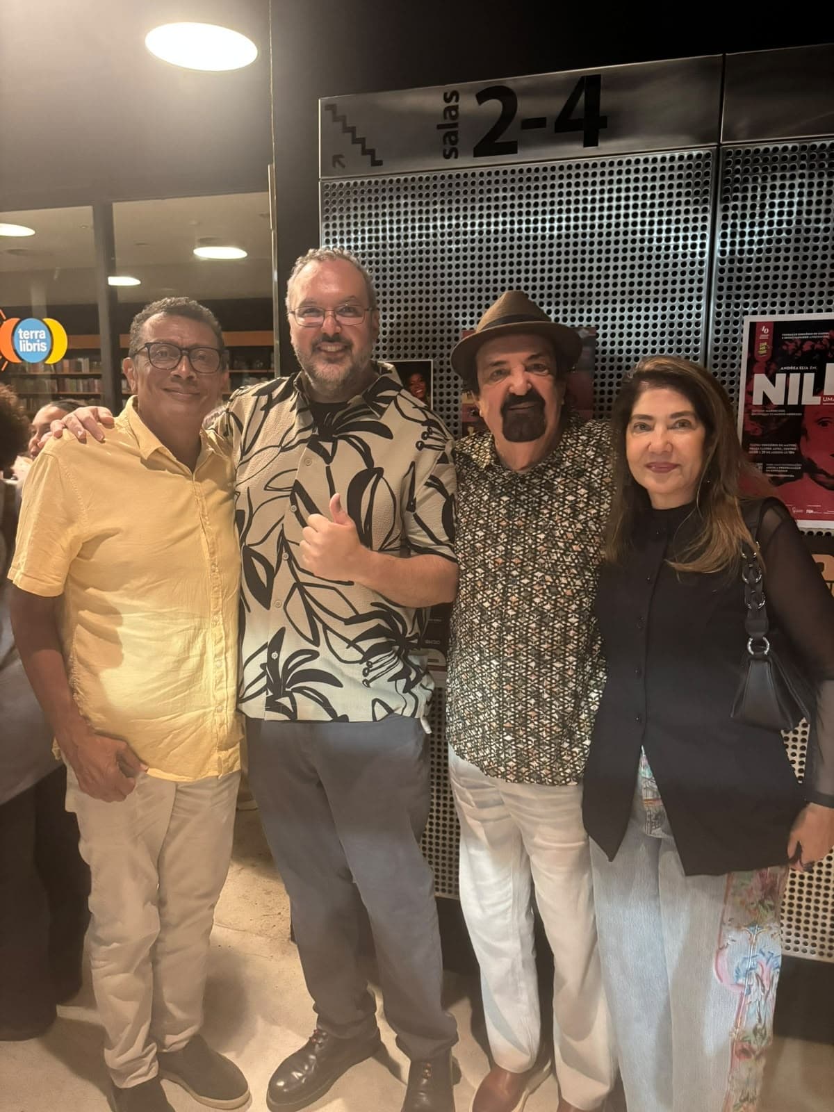 Blog do Marrom: Comovente, filme "Nem Tudo é Paz e Amor" estreia em Salvador com retrato de quando era "proibido proibir"