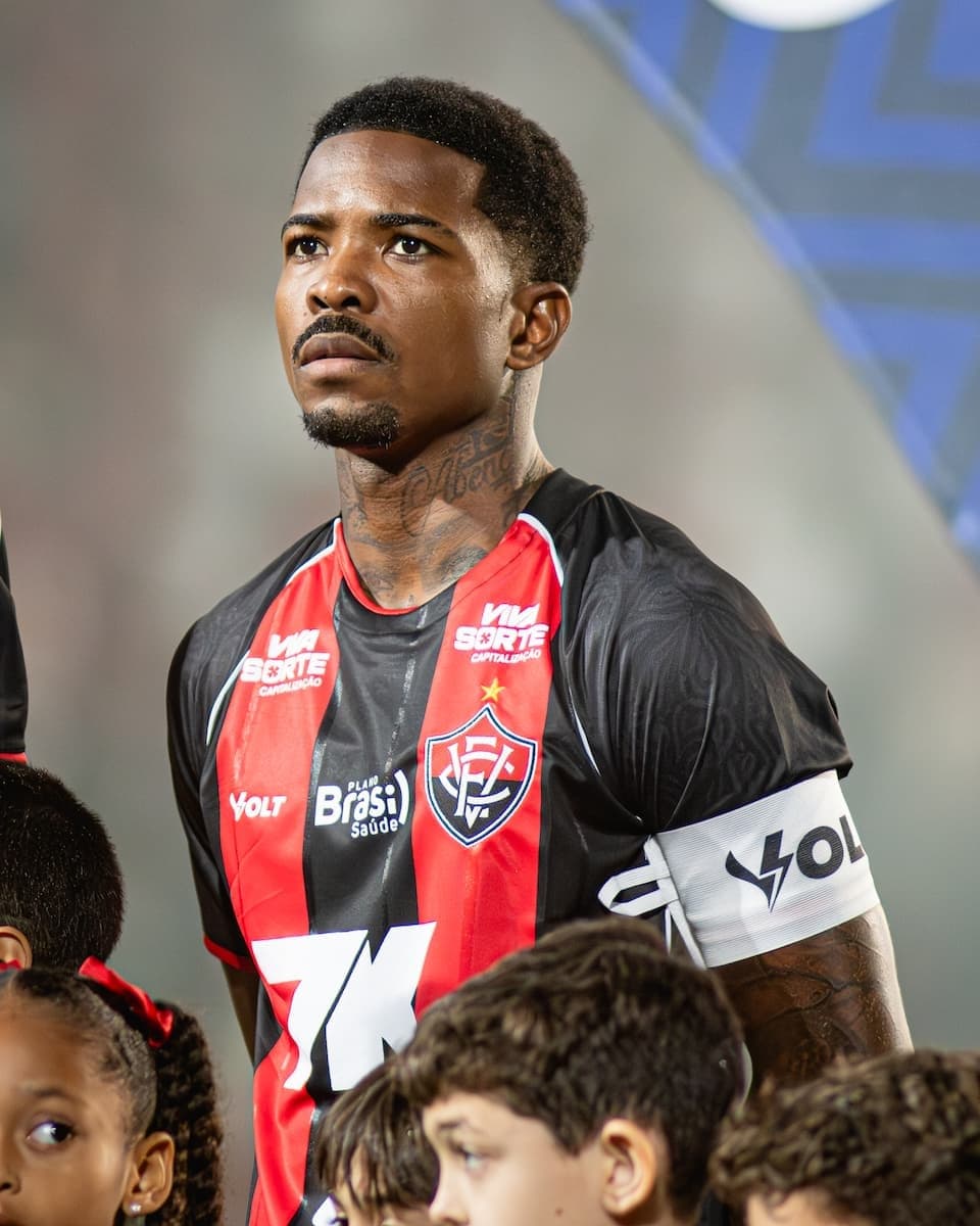 Vitória recorre de suspensão de Cacá e busca efeito suspensivo