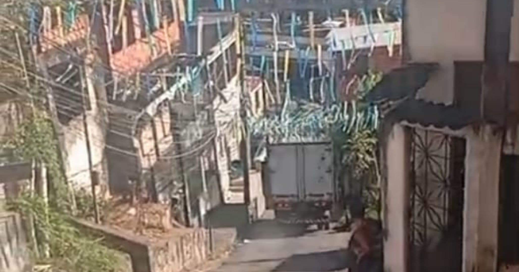 VÍDEO: Caminhão perde freio, capota e interdita Ladeira do Arraial, no Retiro