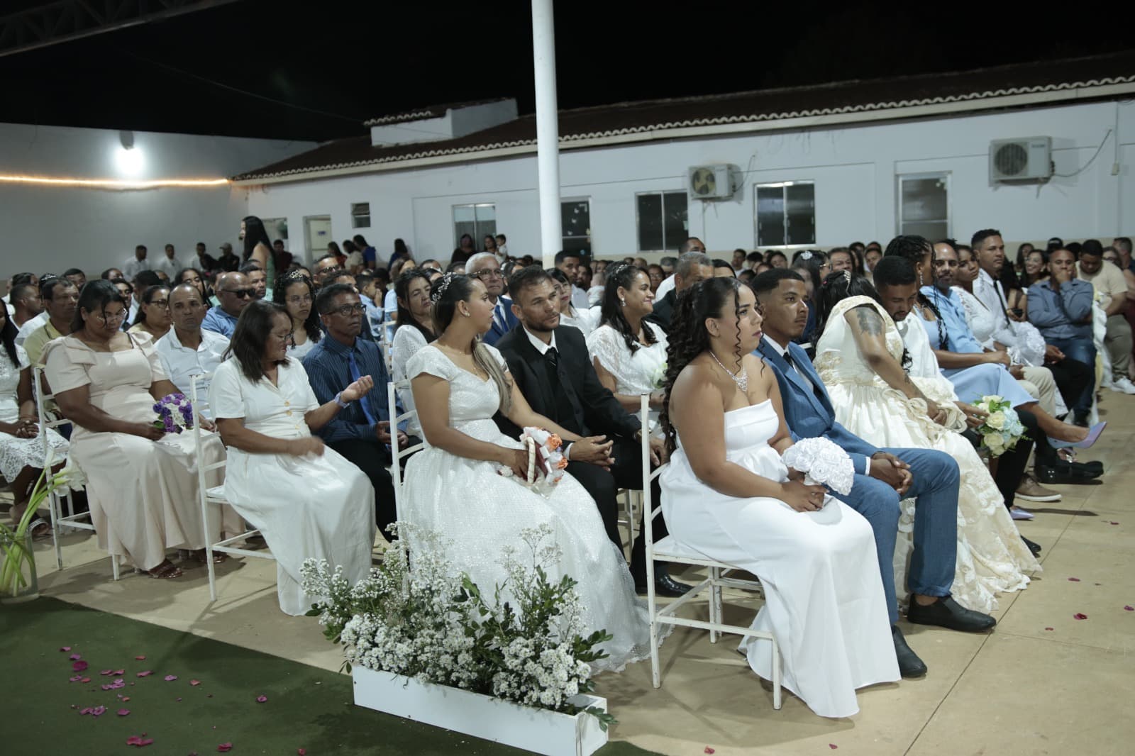 ### Ourolândia celebra o amor com casamento coletivo de 47 casais na Secretaria de Assistência Social