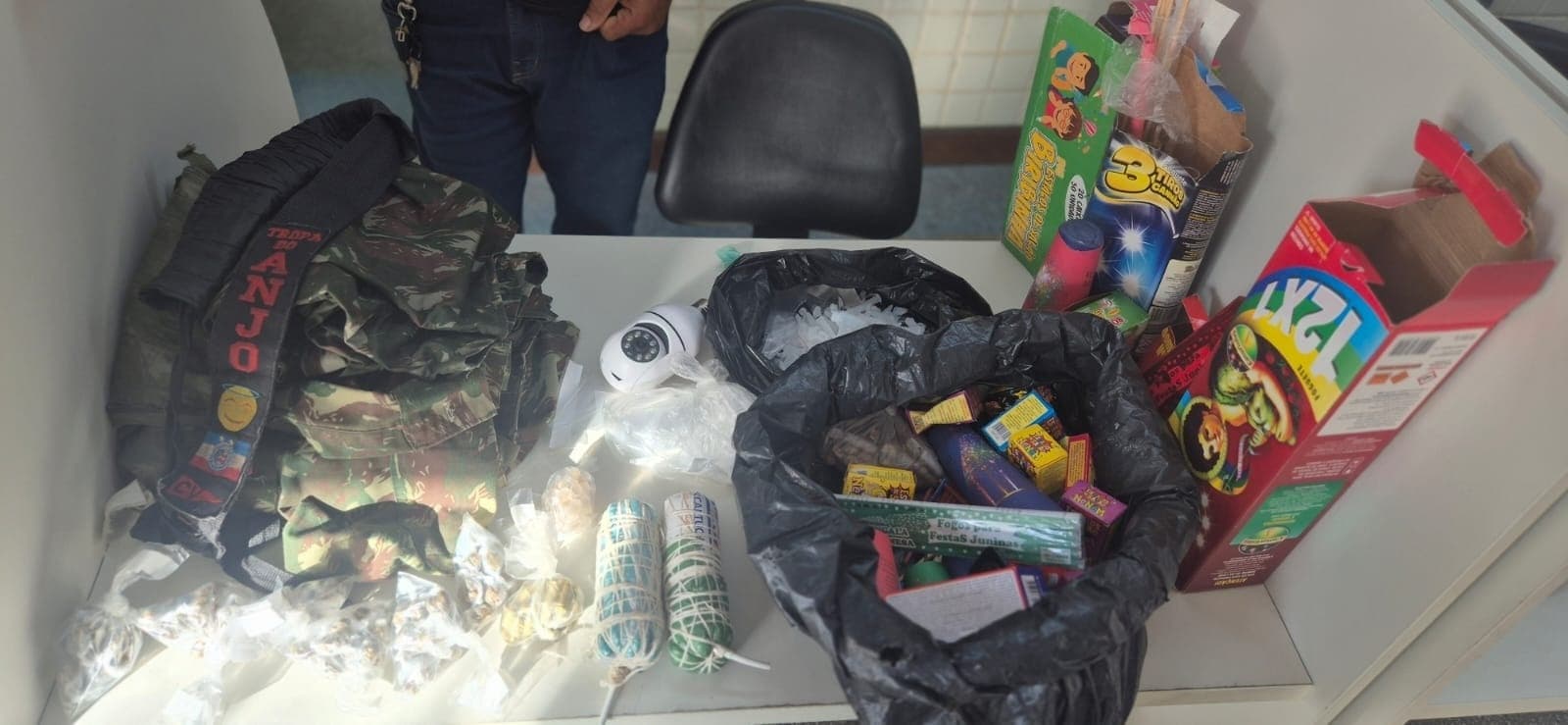 PM-BA apreende drogas, munições e roupas camufladas em operação no Lobato, Salvador