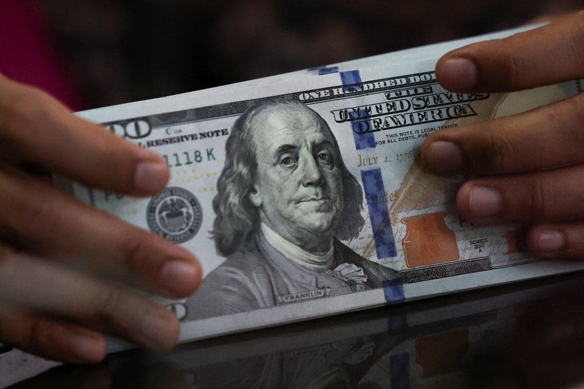 Dólar cai ante real com pesquisas eleitorais, Ptax e exterior no foco
