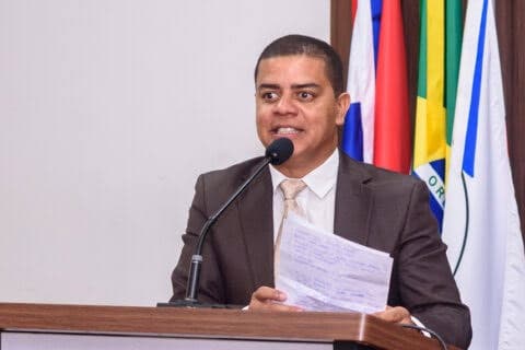MP investiga prefeito de Teixeira de Freitas por suposto esquema de 'rachadinha'