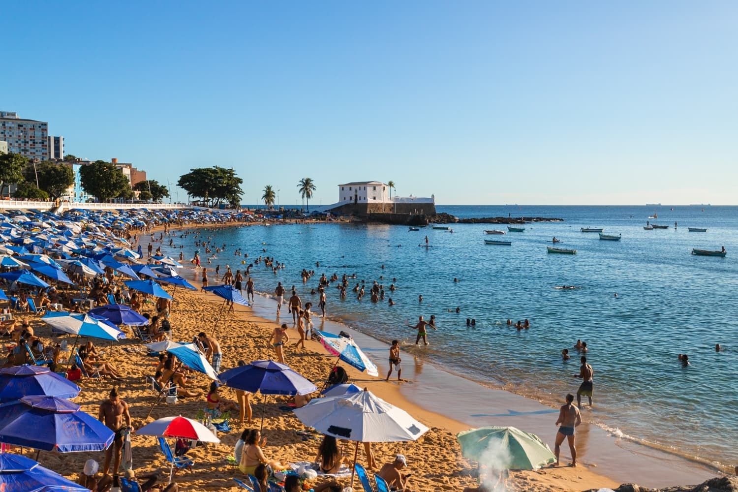 Porto da Barra: Salvador inicia instalação de boias para segurança de banhistas na terça