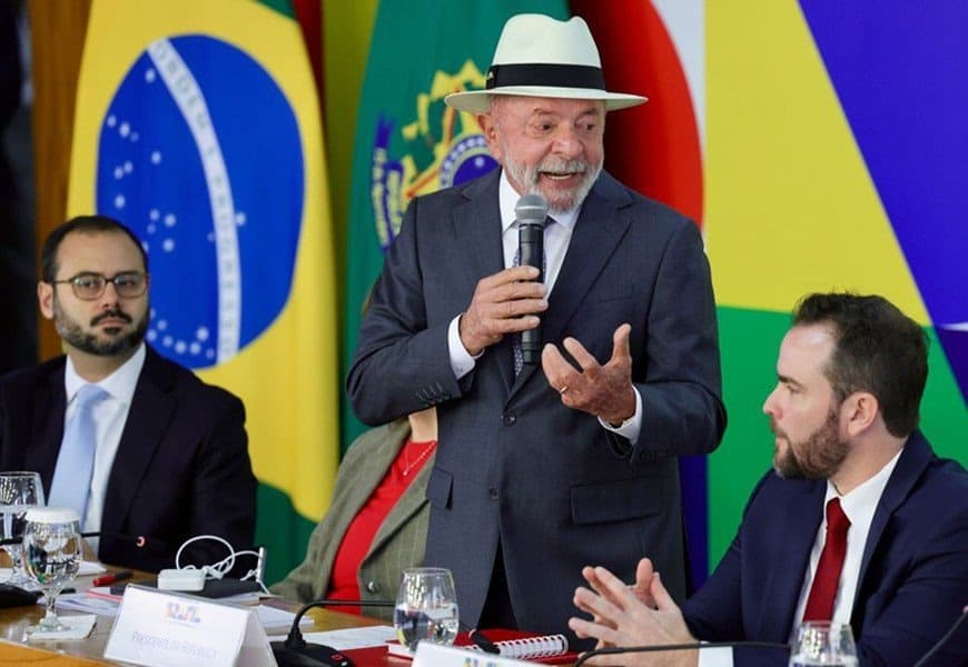 Lula recebe empresários e banqueiros no Palácio da Alvorada, nega atritos com Galípolo e fala em equilíbrio fiscal 