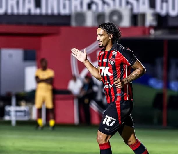 Vitória quita dívida e encerra transfer ban da Fifa envolvendo Fabri; entenda 