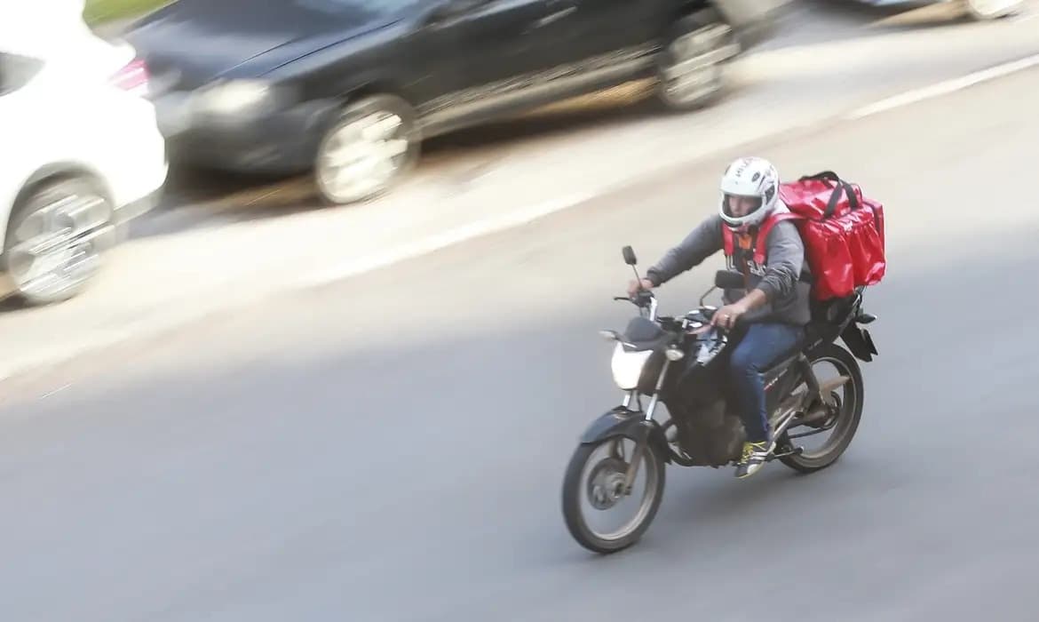 Motoboys de Salvador param em mobilização nacional por taxa mínima de R$ 10