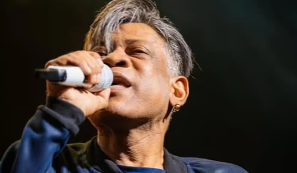 Ex-vocalista do Calcinha Preta, Rogério Valença, morre aos 55 anos por insuficiência renal