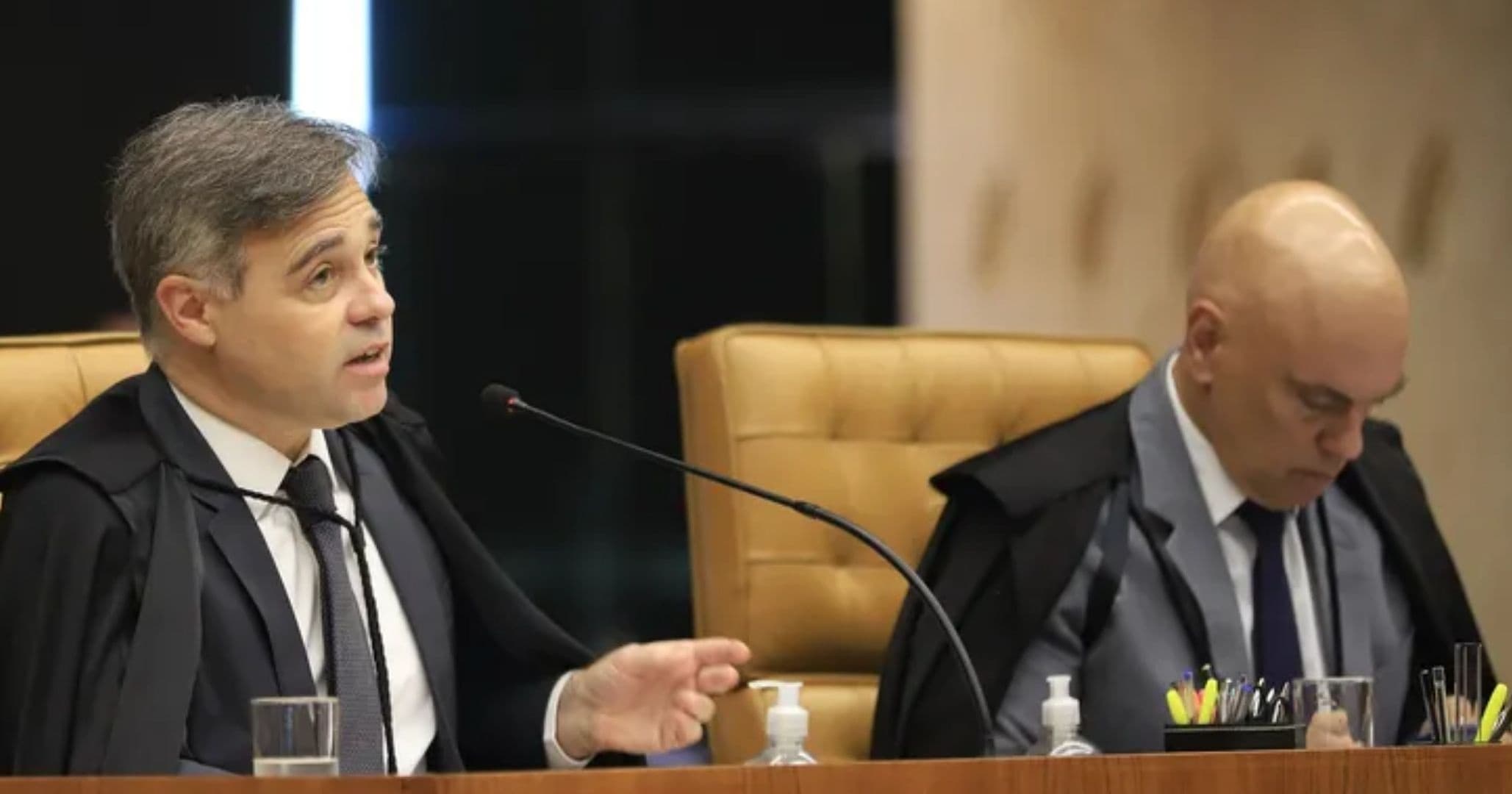 André Mendonça e Alexandre de Moraes se exaltam em discussão no STF e segurança precisa intervir