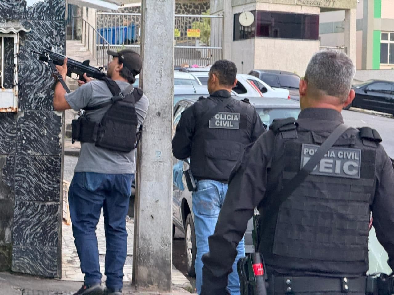Suspeitos de extorsão contra turistas no Farol da Barra são alvos de operação da polícia, em Salvador