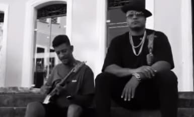 VÍDEO: Dono de sucessos do pagodão +18, Robyssão surpreende lançar música sobre Auschwitz