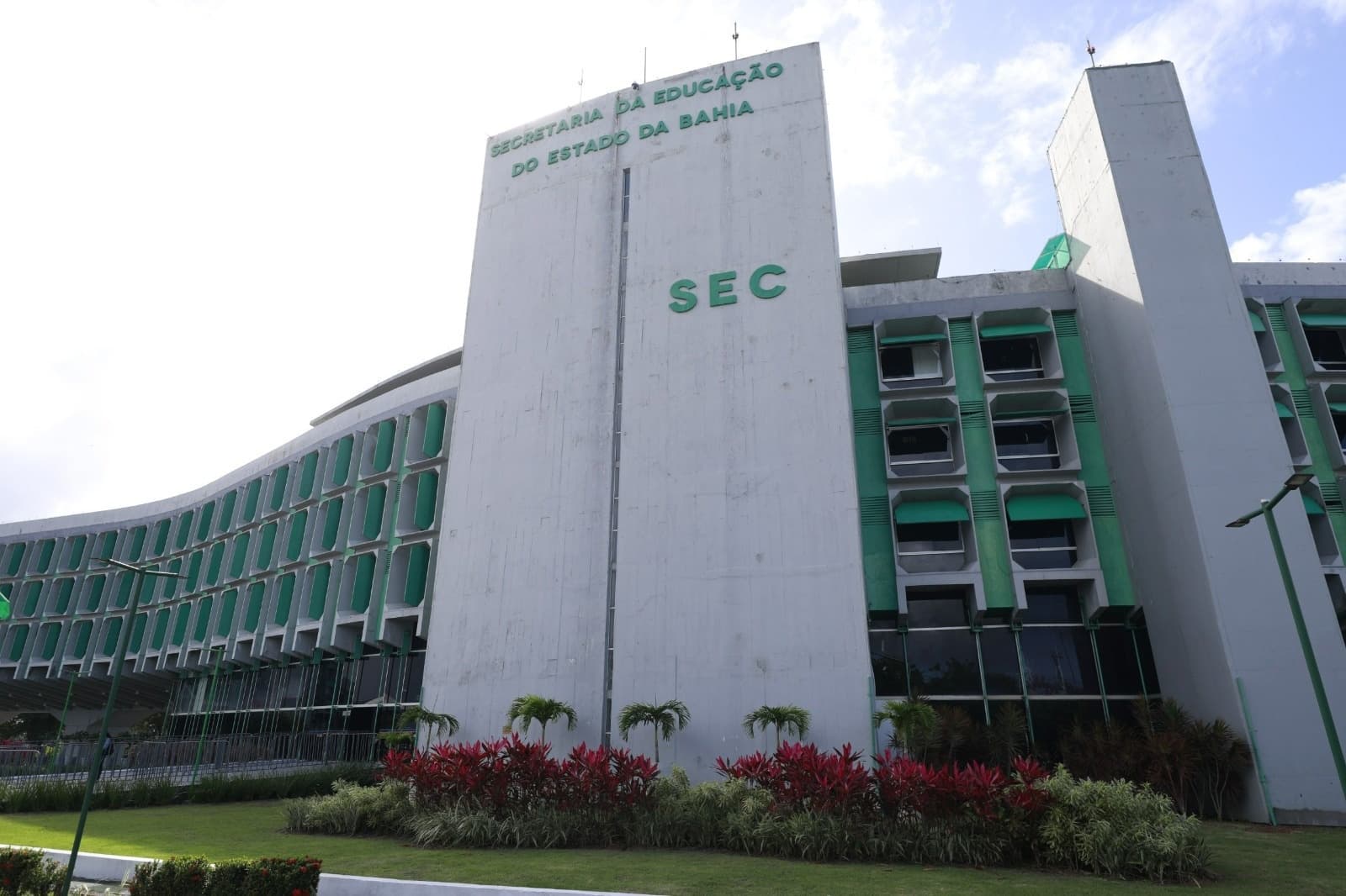 Secretaria de Educação convoca 369 técnicos de nível médio aprovados em processo seletivo