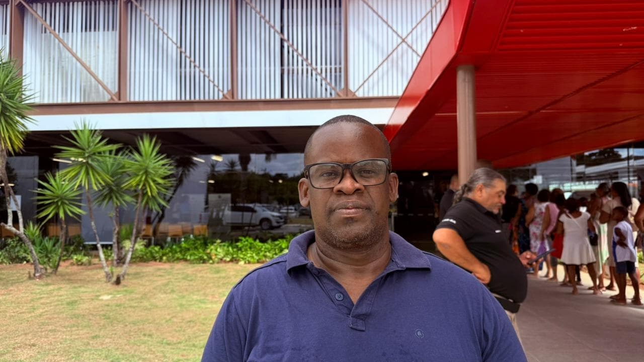 Com cestas básicas como única ajuda em 7 meses, moradores de Paripe se reúnem no CAB para cobrar auxílio emergencial