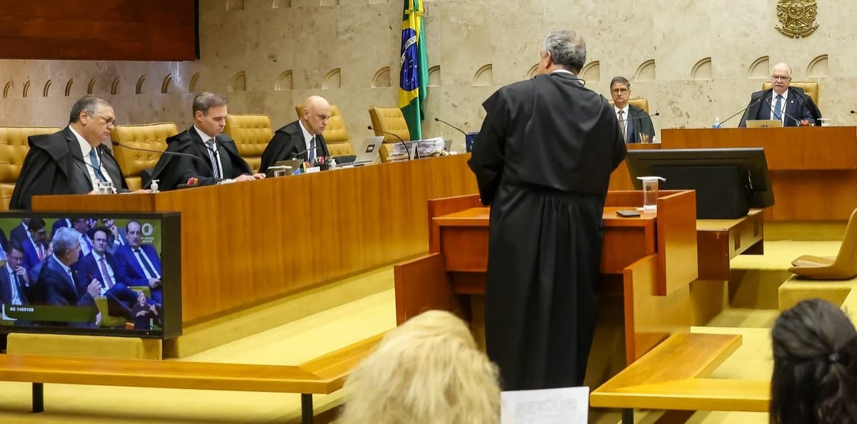 Após discussão dura e ríspida, Alexandre de Moraes e Mendonça sentam juntos e participam de sessão do STF