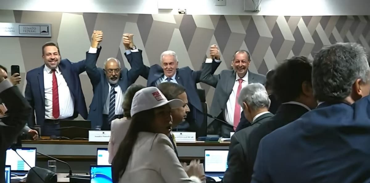 CCJ aprova PEC que reduz de 44 para 40 horas semanais a jornada de trabalho e texto vai ao plenário do Senado