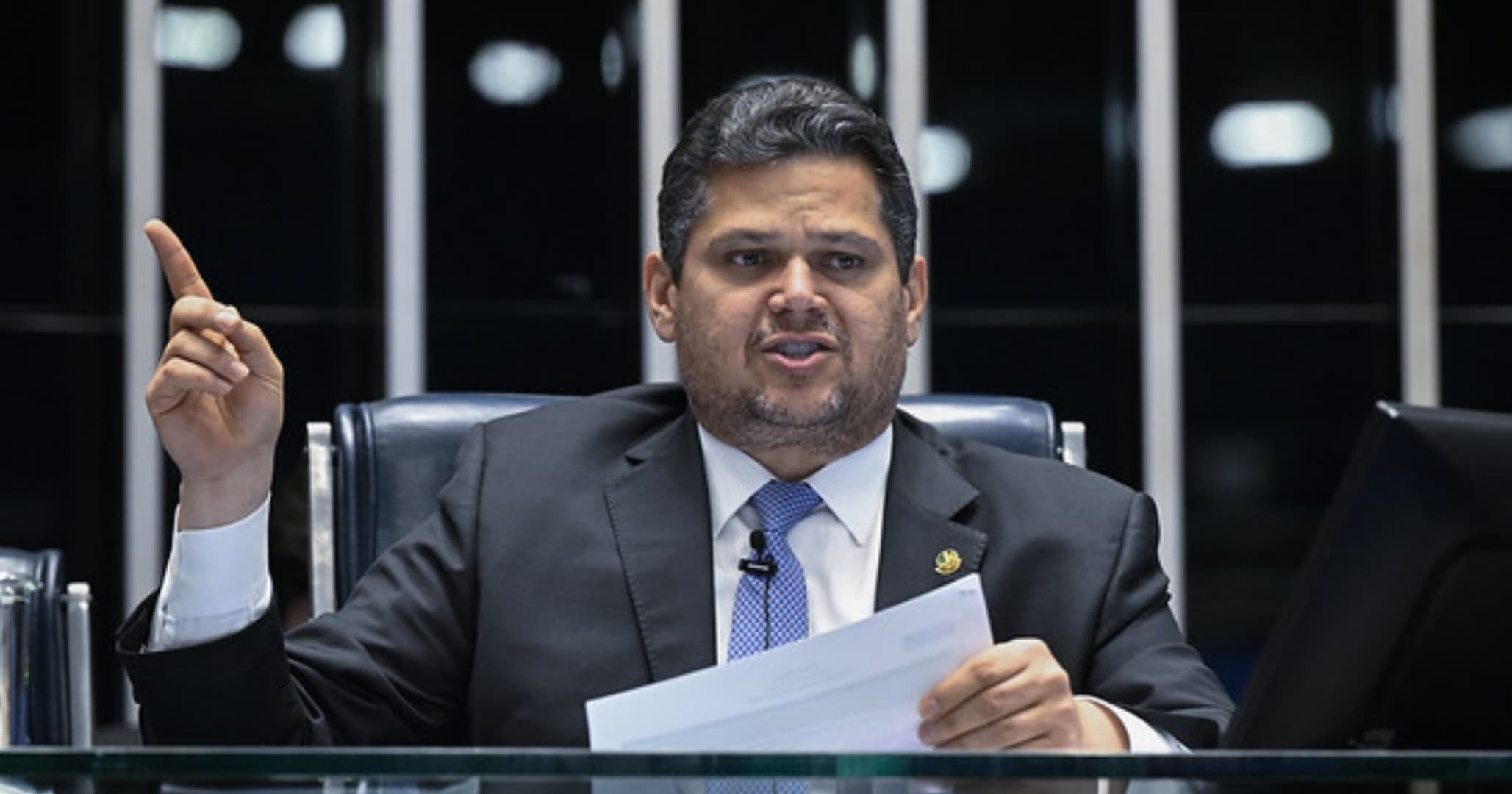 VÍDEO: Alcolumbre rebate oposição e diz que “todo mundo esqueceu” pedido de R$ 130 milhões a Vorcaro