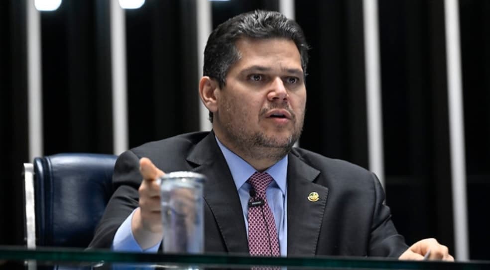 Senador quer afastar Alcolumbre da presidência se não colocar em votação impeachment de Alexandre de Moraes
