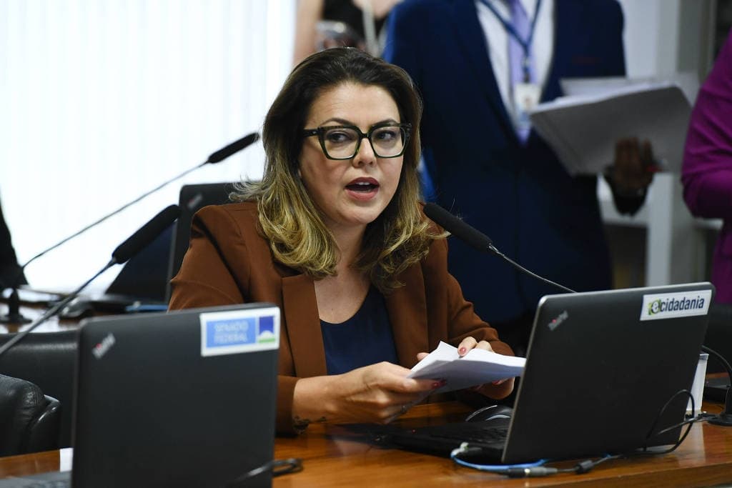 Câmara dos Deputados aprova MP que acaba com a taxa das blusinhas e texto vai para o Senado
