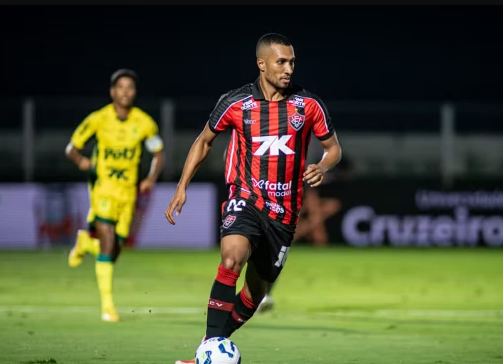 Justiça reconhece rescisão de Lucas Braga no Vitória e rejeita indenizações