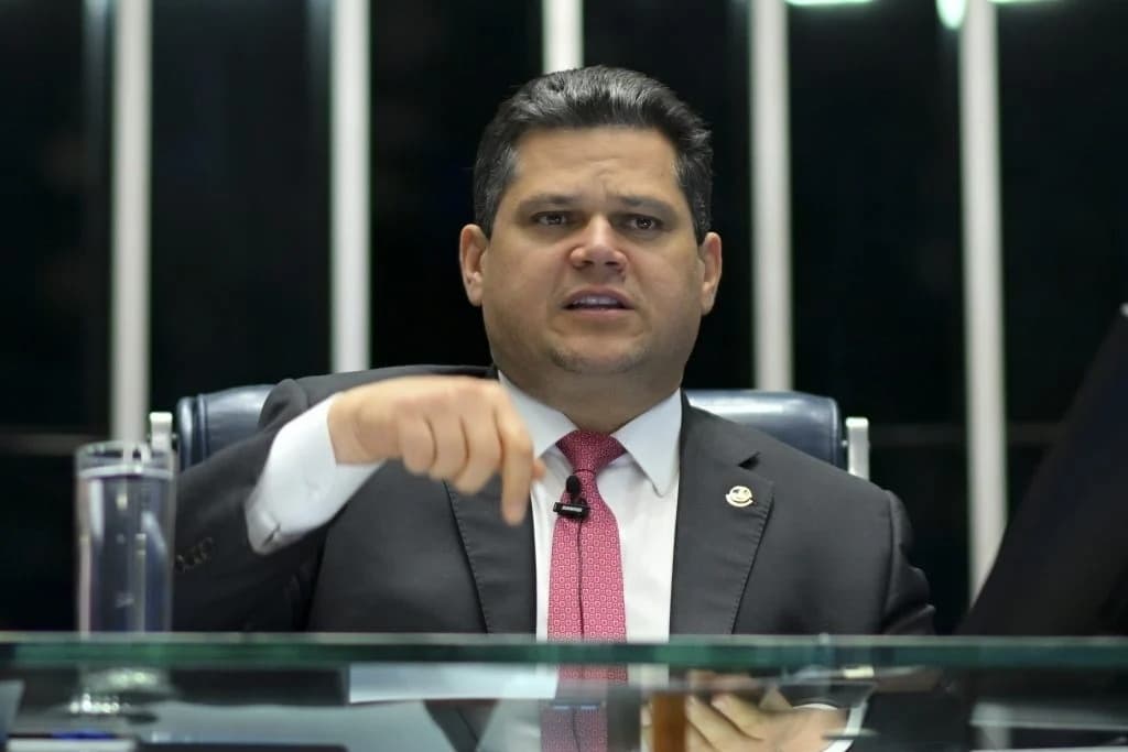 PF cita Alcolumbre como possível alvo estratégico de Mendonça para neutralizar pauta de impeachment no STF