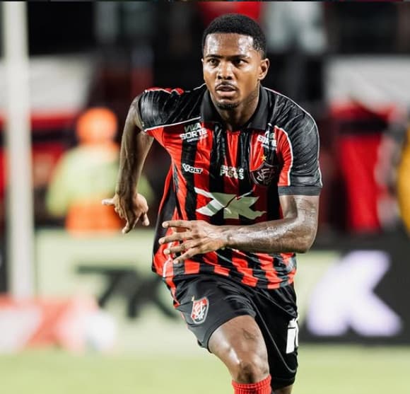 Cacá tem pena reduzida, mas vira desfalque contra o Grêmio na Série A