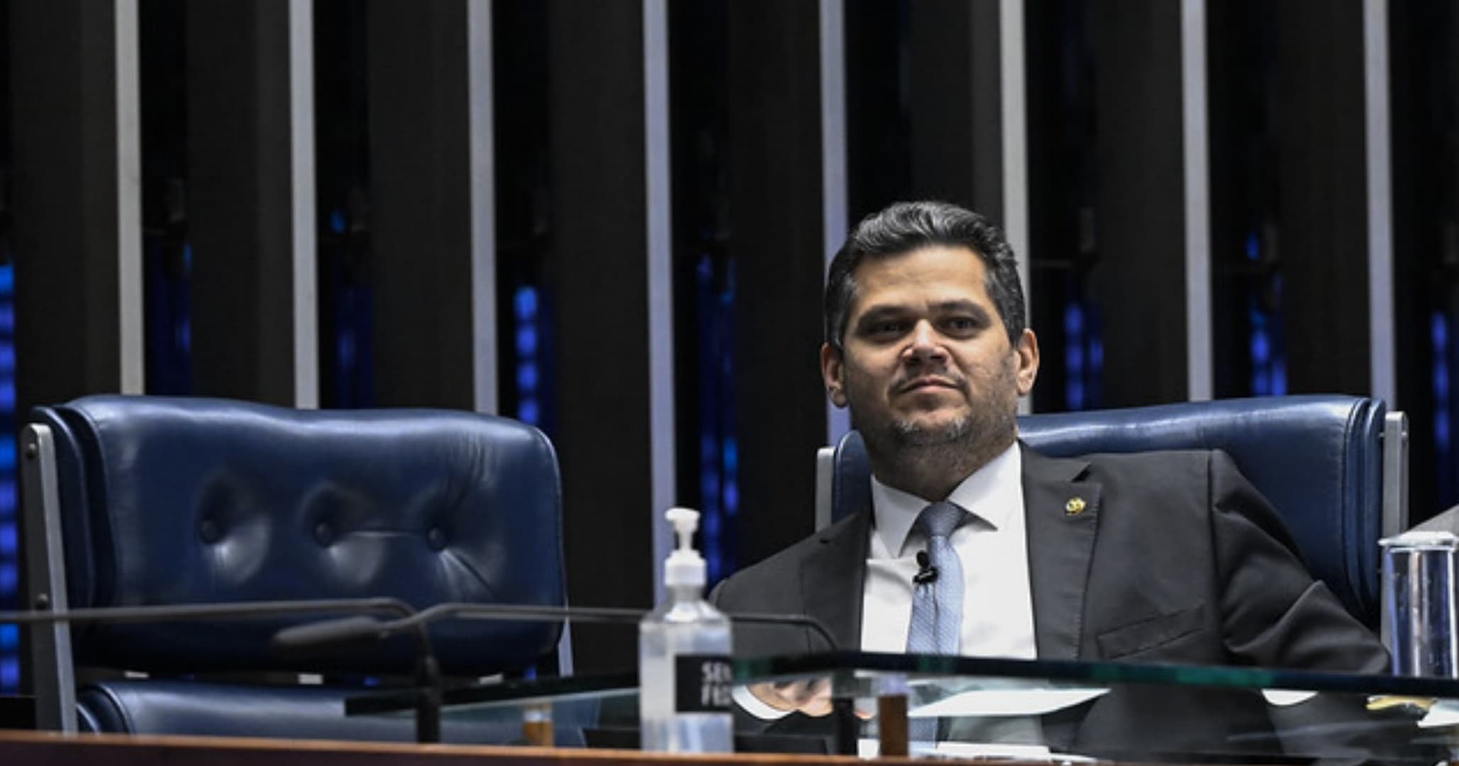 Alcolumbre sinaliza impeachment de Mendonça caso pressão contra Moraes aumente