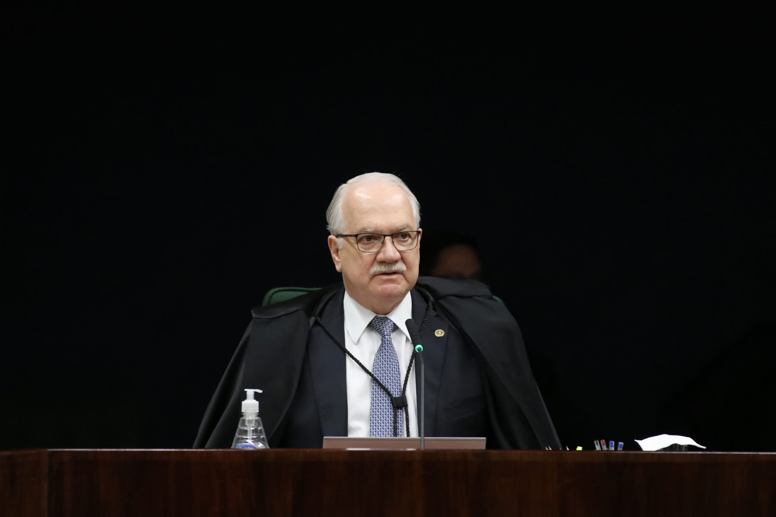 "Nenhuma autoridade está acima da Constituição", afirma Fachin durante evento no Planalto