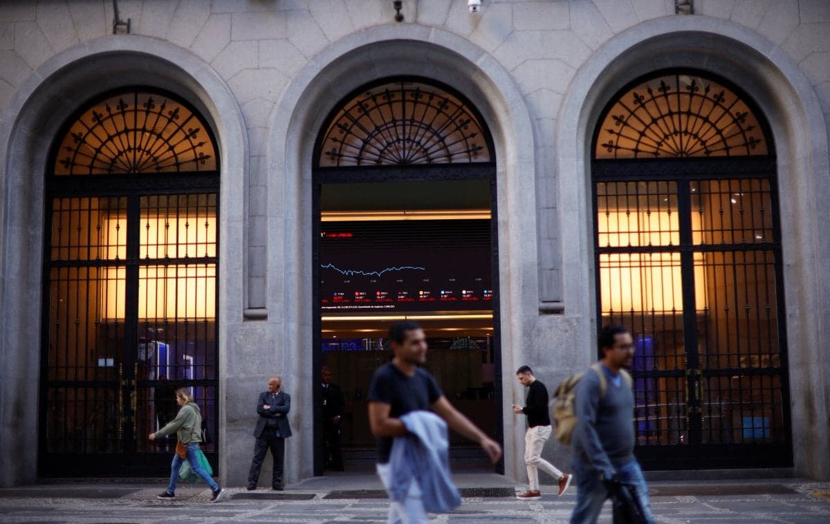 Ibovespa tem 2ª melhor semana do ano com estrangeiro e cena eleitoral