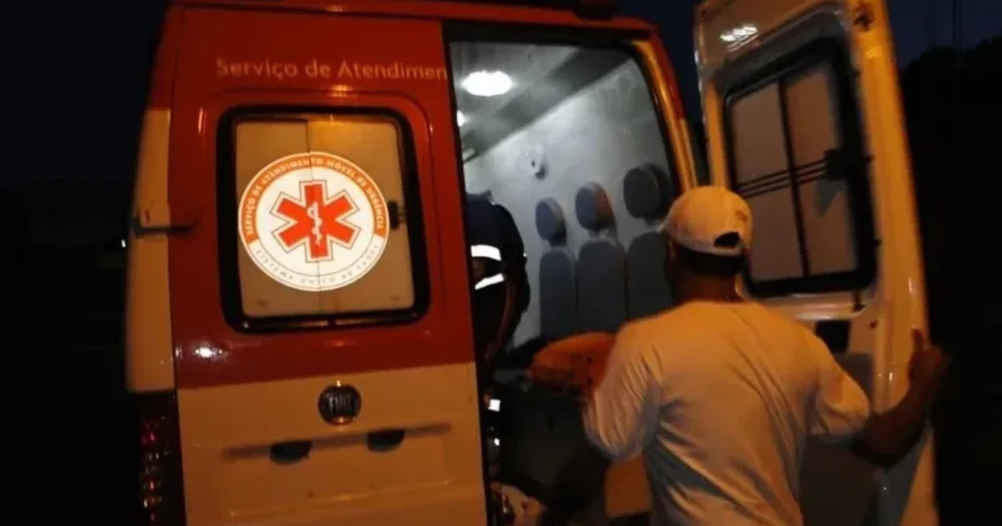 Acidente: Caminhão capota e motorista de 45 anos fica preso às ferragens em Tanque Novo